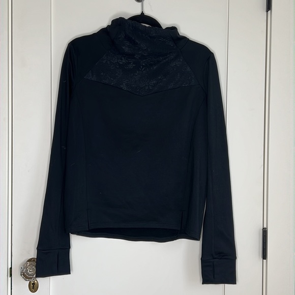 🛍️New Fabletics⚡️Black Lace Cinch Cowl Neck Jolie Sweatshirt Pullover Jacket L - Picture 5 of 8